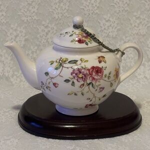 Gracie China Small Floral Teapot. Butterflies.